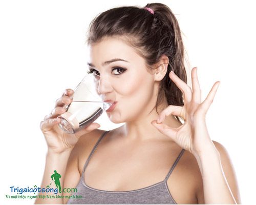 uống nhiều nước giúp phòng bệnh viêm xoang mãn tính