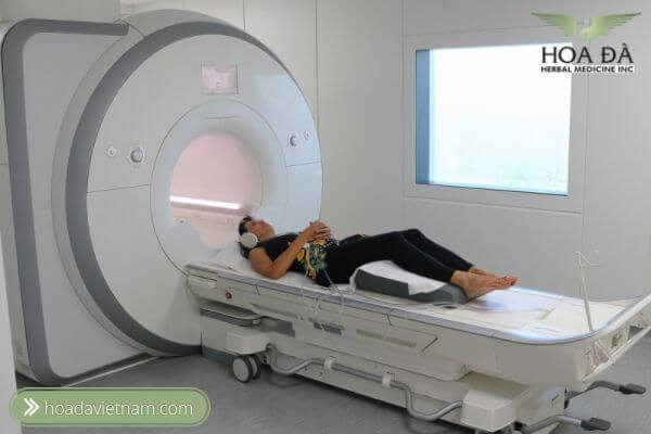 MRI có thể giúp xác định chính xác các khu vực nơi dây thần kinh có thể bị chèn ép nhưng chi phí hơi đắt đỏ.